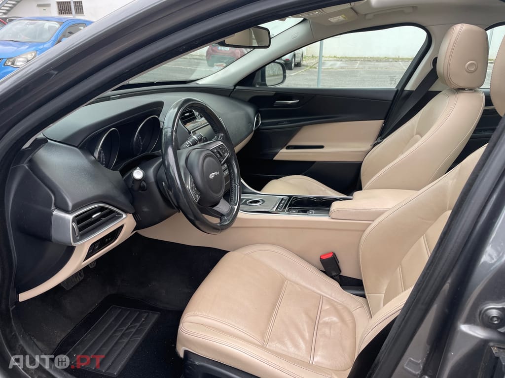 Jaguar XE Portfólio