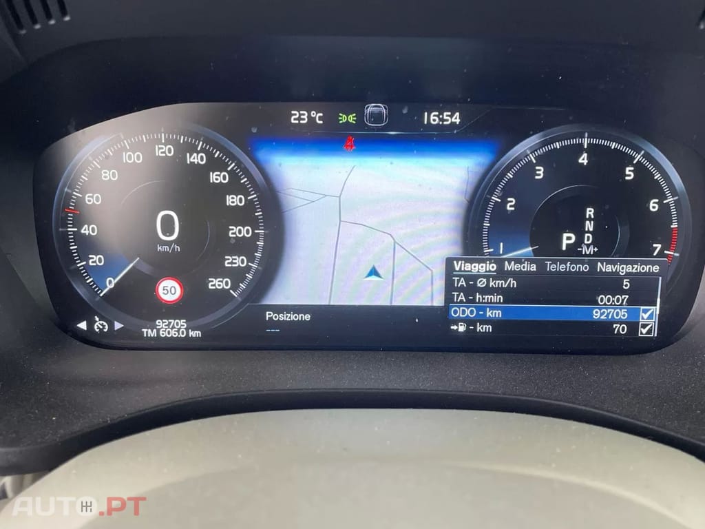 Volvo XC60 2.0 B4 Momentum Plus