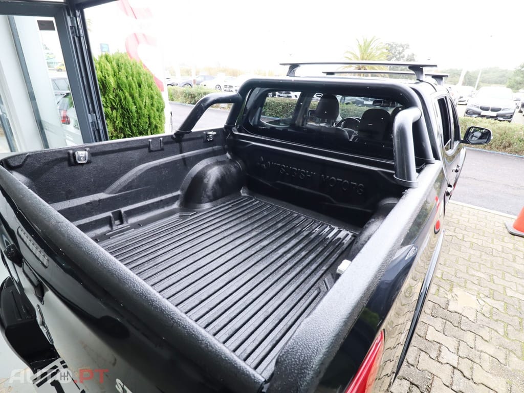 Mitsubishi L200 2.4 DI-D CD Instyle Sportb.Strakar 4WD