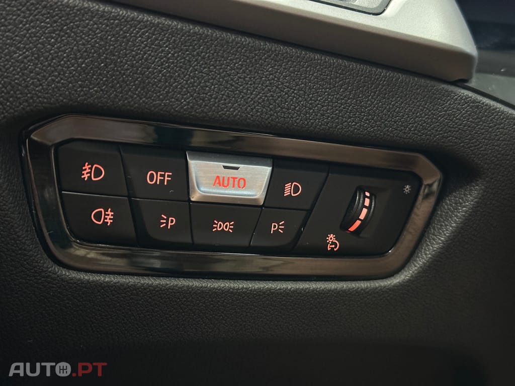BMW 330 e Corporate Edition Auto — fotografia 22