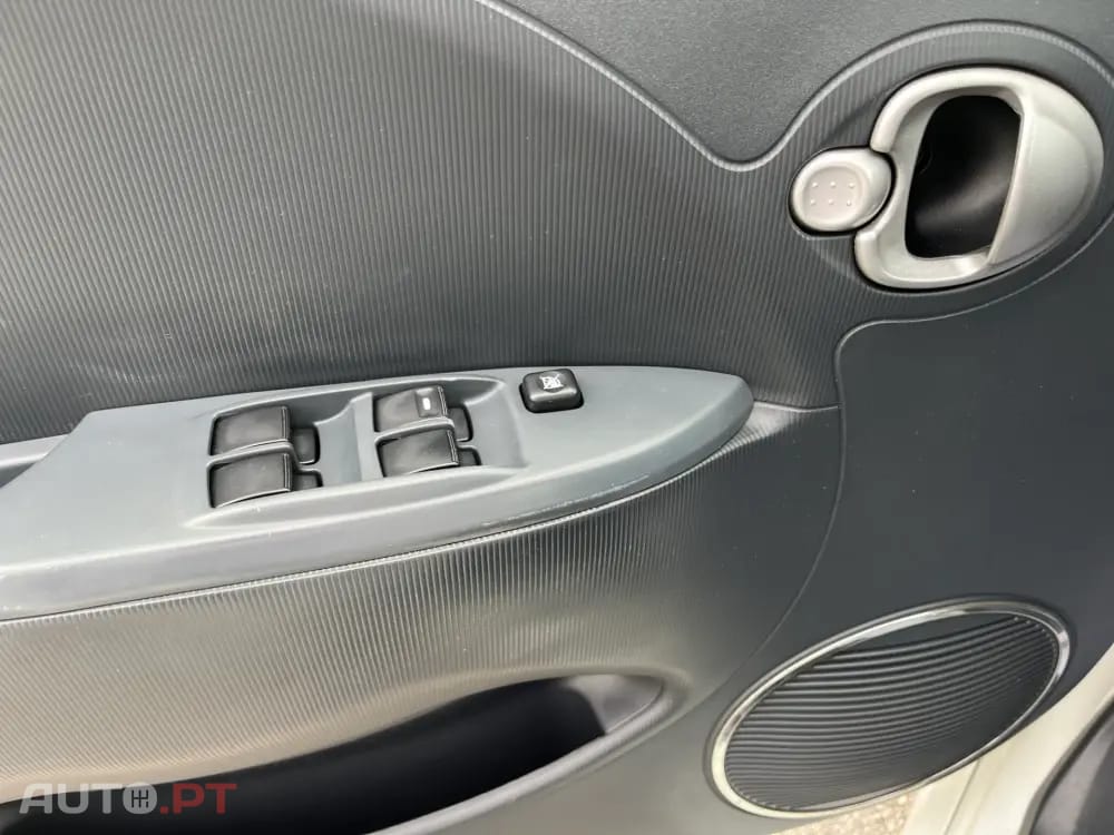 Peugeot iOn Active