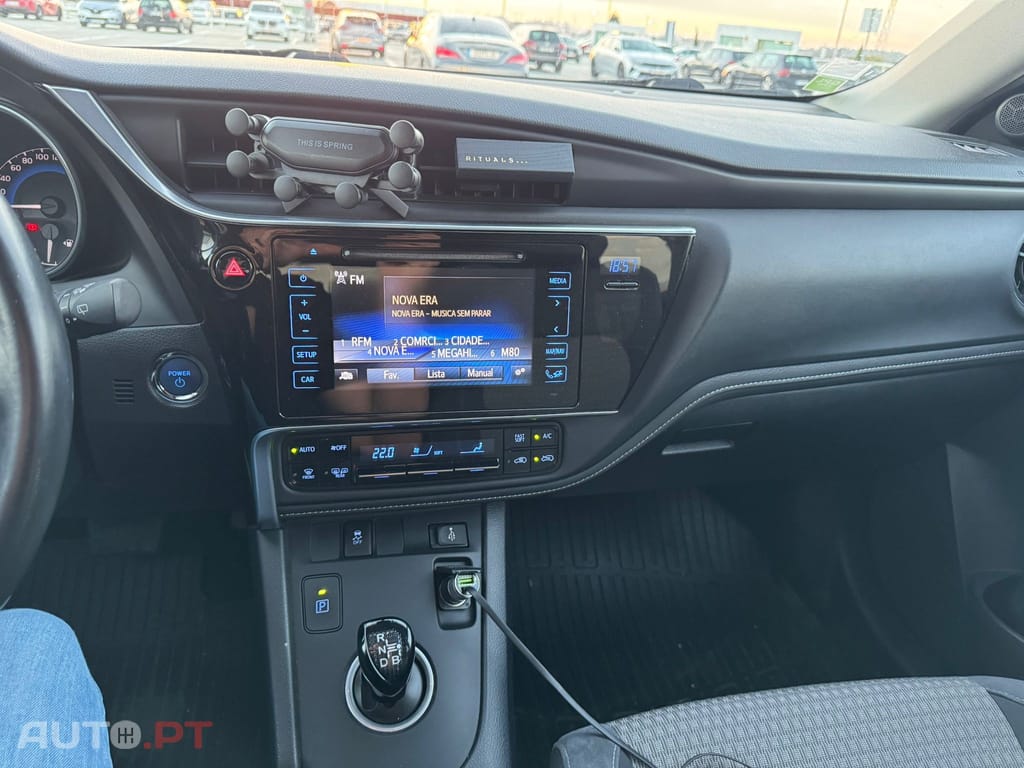 Toyota Auris Touring Sports 1.8 HSD Comfort+P.Sport