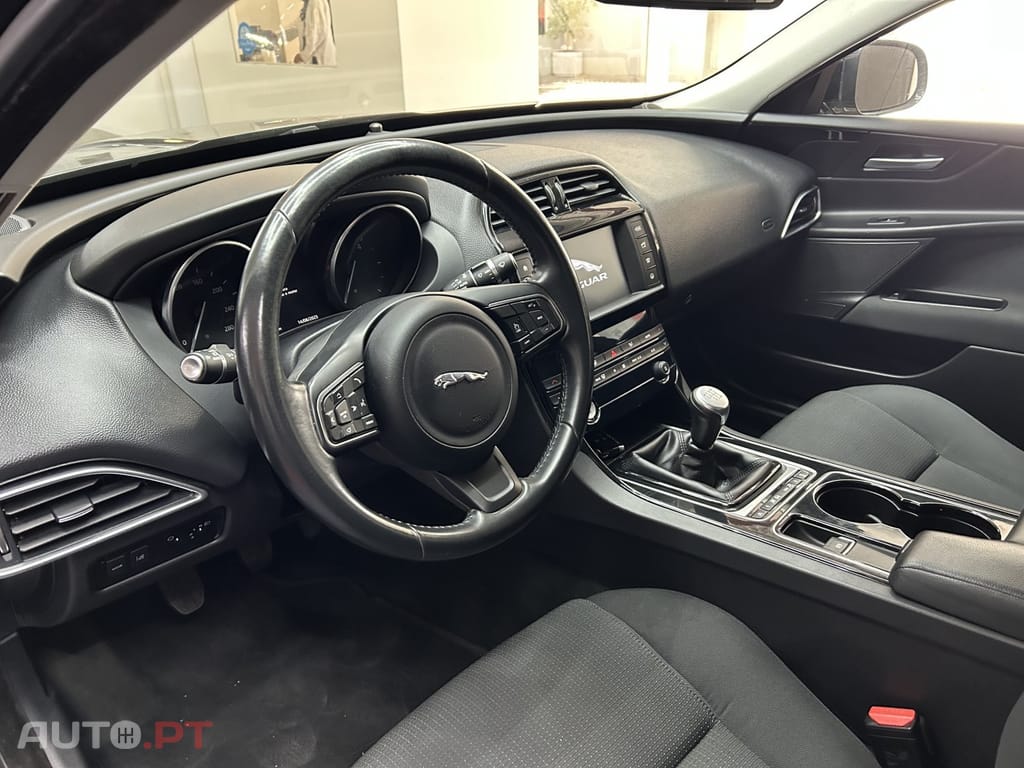 Jaguar XE 2.0 D Prestige