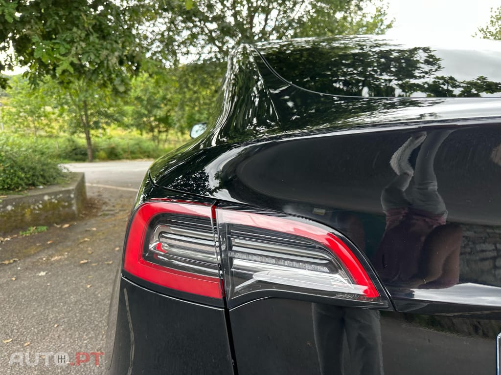 Tesla Model Y Long Range Tração Integral