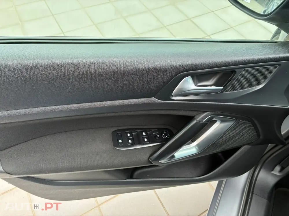 Peugeot 308 1.6 BlueHDi Allure J17