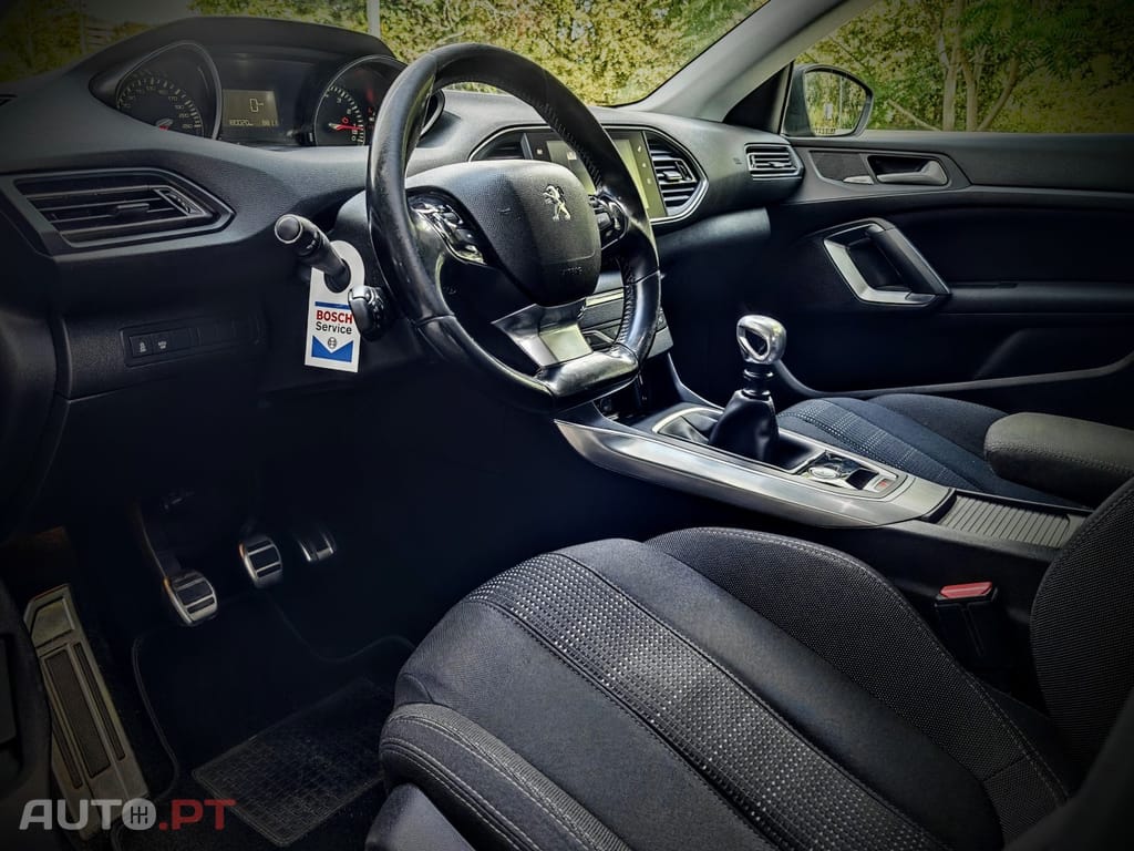 Peugeot 308 1.2 PureTech Allure Full LED