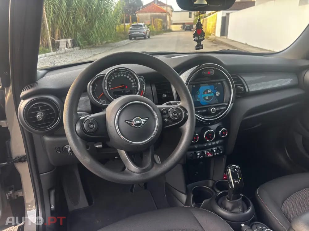 MINI Cooper Cooper Premium Yours Auto