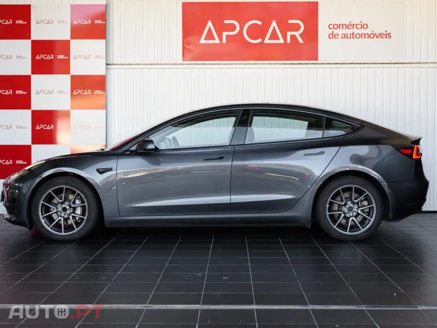 Tesla Model 3 Standard Range Plus RWD
