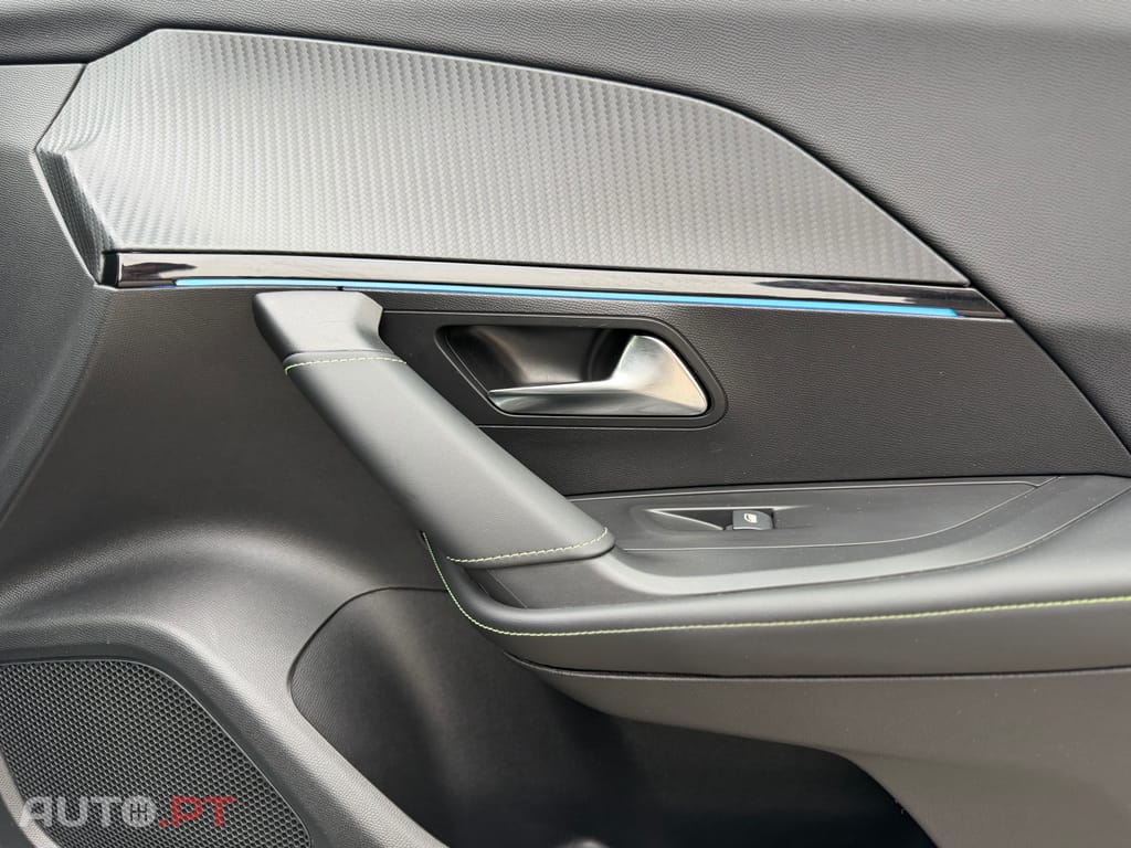Peugeot E-2008 54 kWh GT