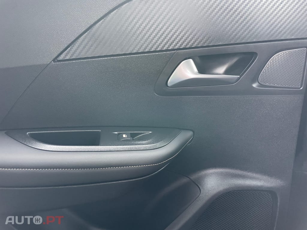 Peugeot 2008 1.2 Hybrid Allure e-DCS6