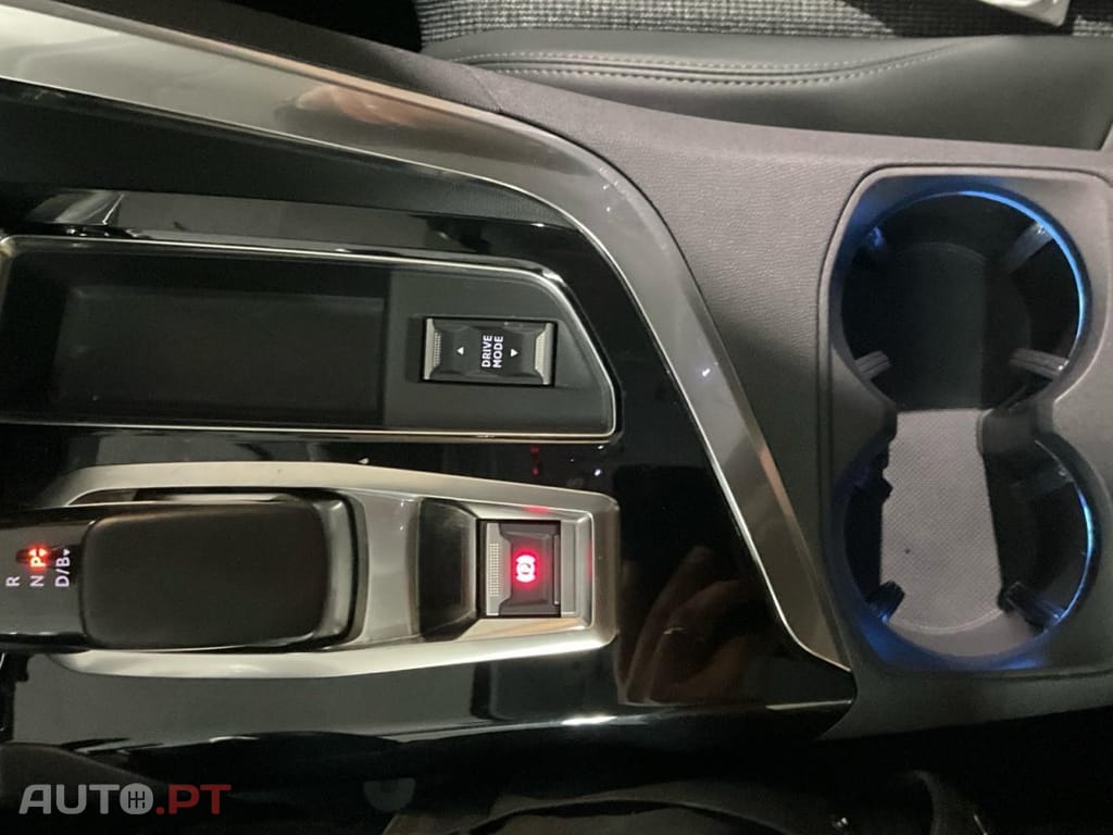 Peugeot 3008 1.6 Hybrid Allure e-EAT8