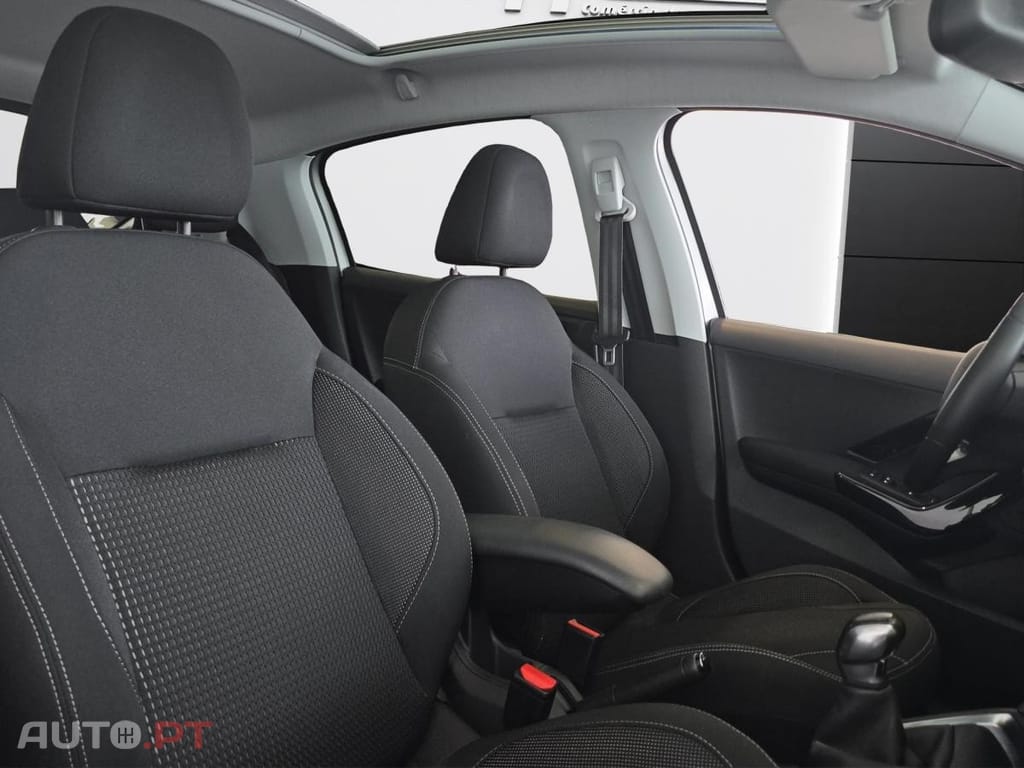 Peugeot 208 1.2 PureTech Signature