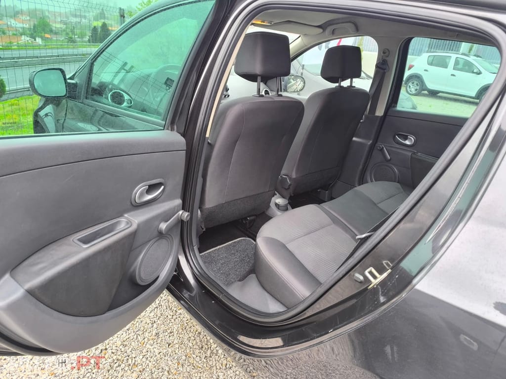 Renault Clio 1.2 16V Privilège Luxe