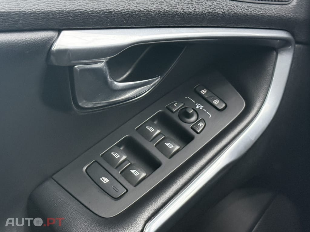 Volvo V40 2.0 D2 R-Design Momentum Geartronic
