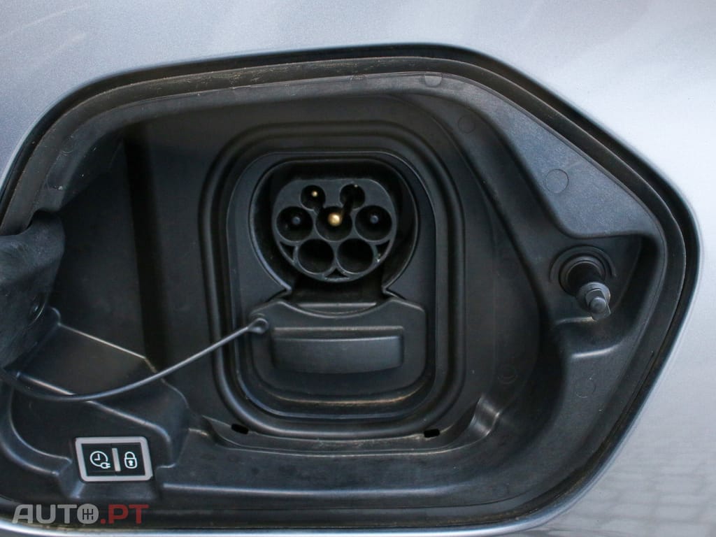 Peugeot E-208 50 kWh Active