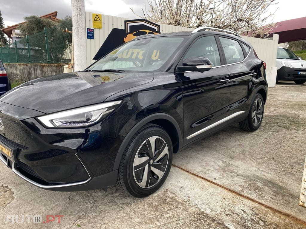 MG ZS EV 72.6 kWh Luxury OBC 11 kW