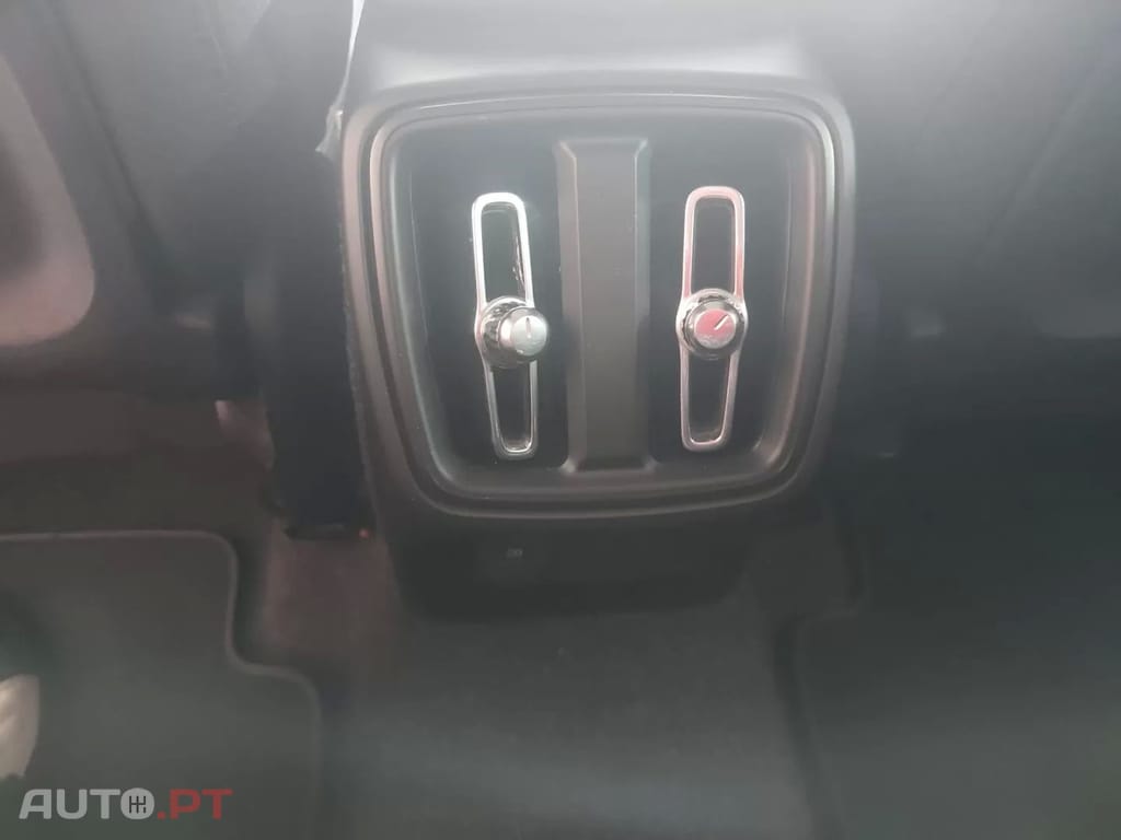Volvo XC40 1.5 T3 Momentum Tech Edition