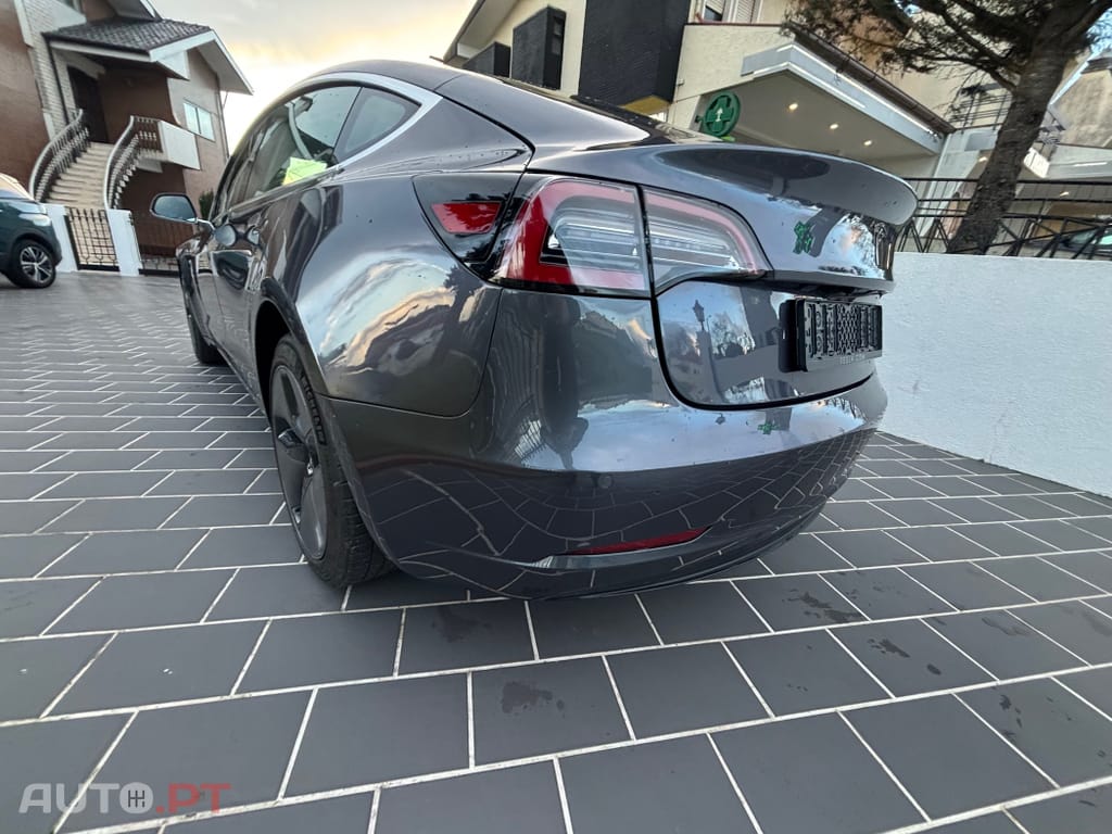 Tesla Model 3 Standard Range Plus RWD