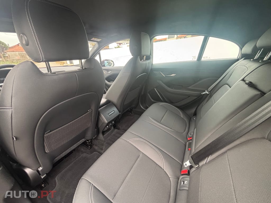 Jaguar I-Pace EV400 R-Dynamic HSE AWD