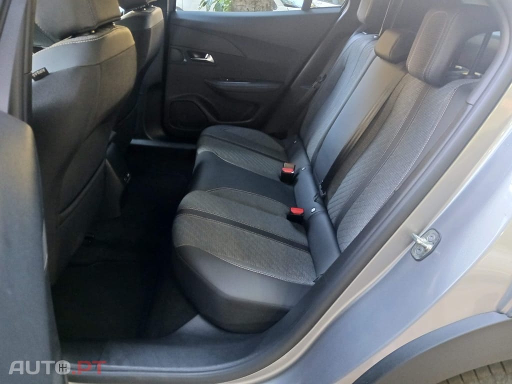 Peugeot 2008 1.2 Hybrid Allure e-DCS6