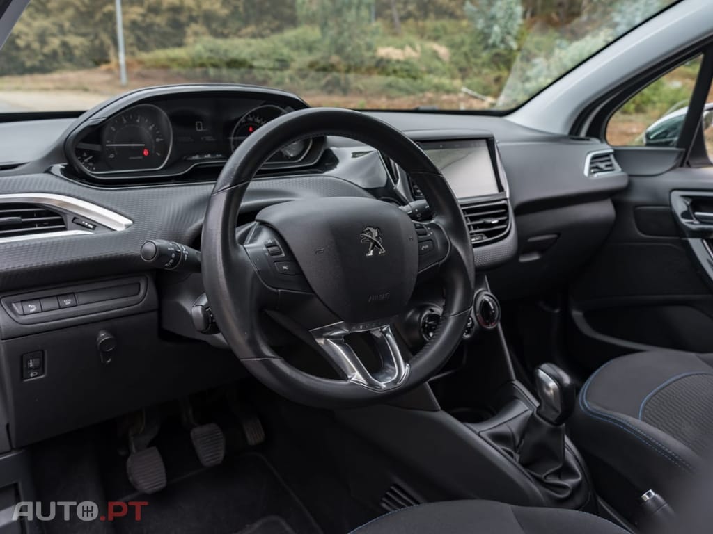 Peugeot 208 1.2 PureTech Signature