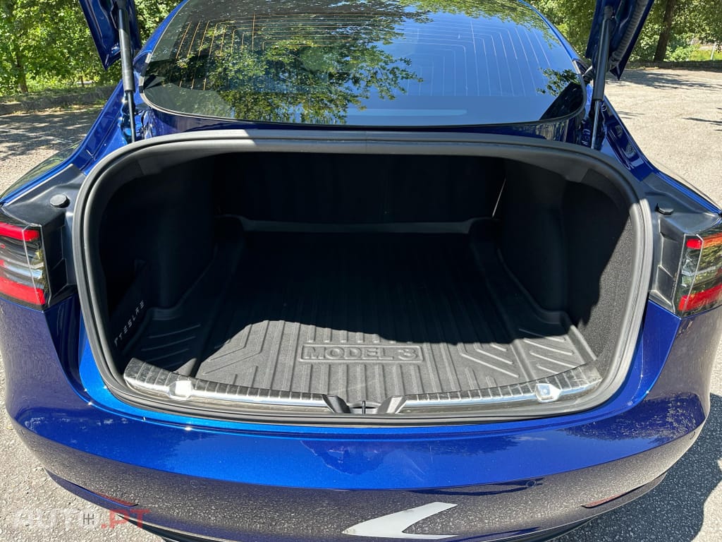 Tesla Model 3 Long-Range Dual Motor AWD