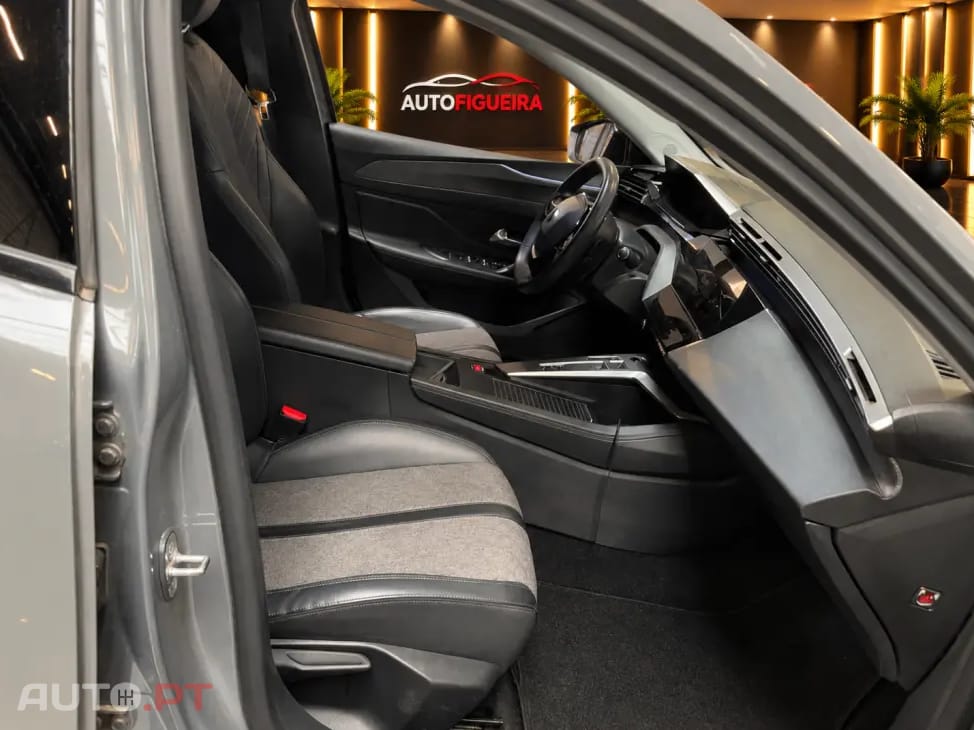 Peugeot 408 1.6 Hybrid Allure Pack e-EAT8