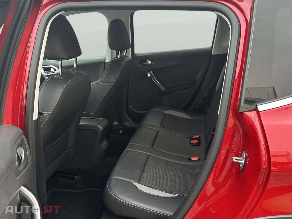 Peugeot 2008 1.2 PureTech Allure