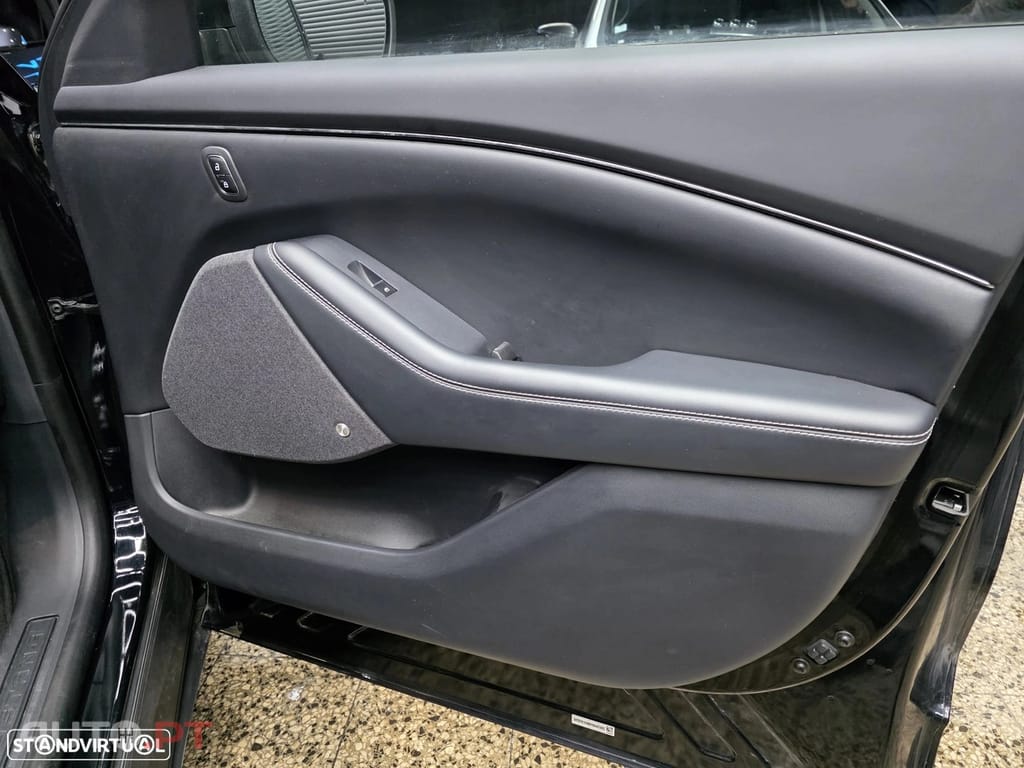 Ford Mustang Mach-E 75.7 kWh Base