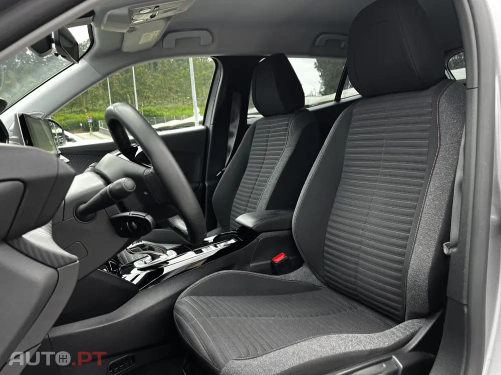 Peugeot E-2008 50 kWh Active Pack