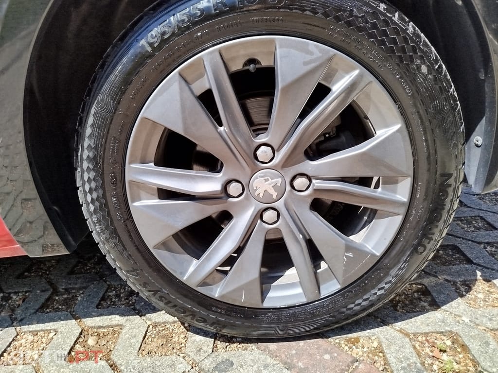 Peugeot 208 Allure 50 kWh 136cv