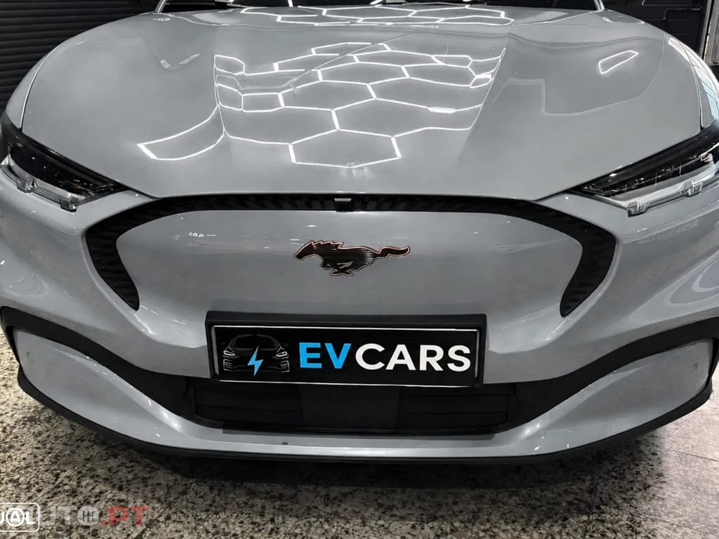 Ford Mustang Mach-E 75.7 kWh Base