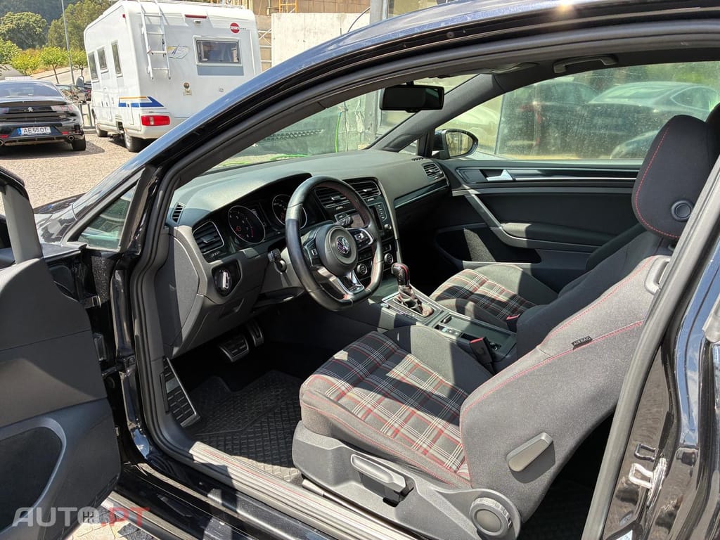 Volkswagen Golf 2.0 TSi GTi DSG Performance