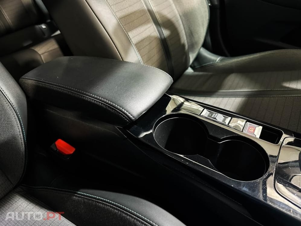 Peugeot E-2008 50 kWh Allure Pack