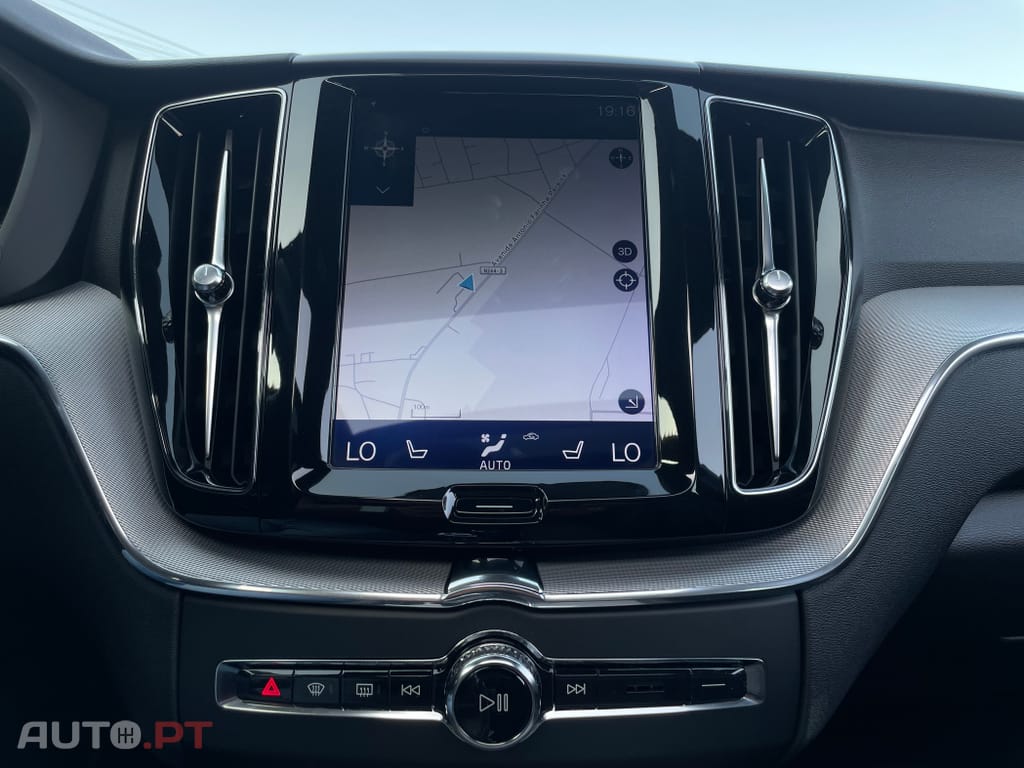 Volvo XC60 2.0 T8 PHEV R-Design AWD