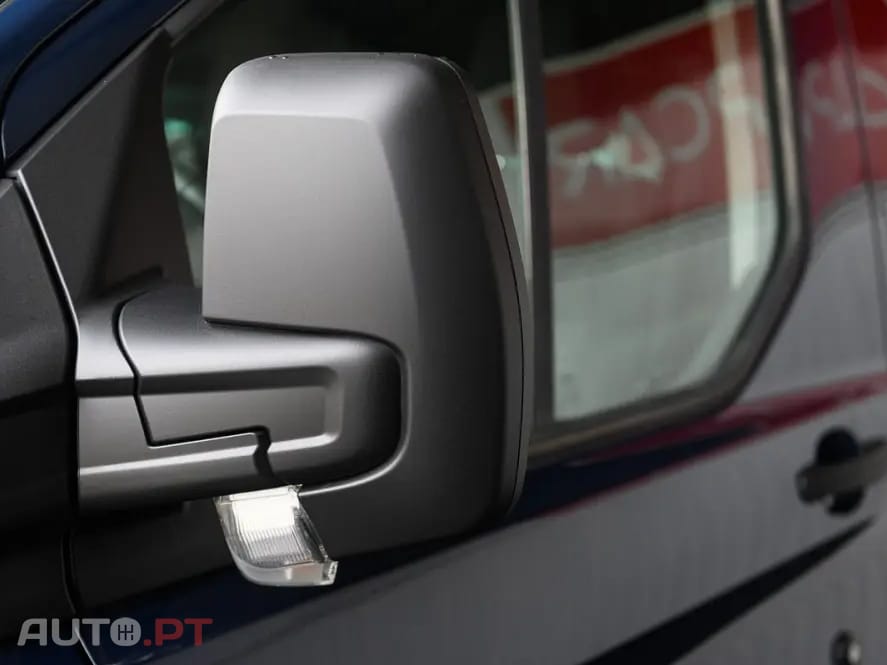 Ford Transit Custom Adaptada p/ 3 cadeiras de rodas