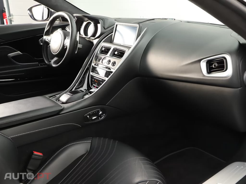 Aston Martin DB11 Coupé V8 Auto