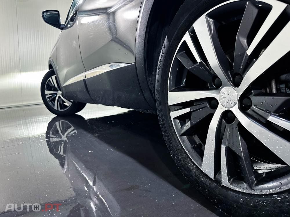 Peugeot 5008 Hybrid 136 E-DCS6