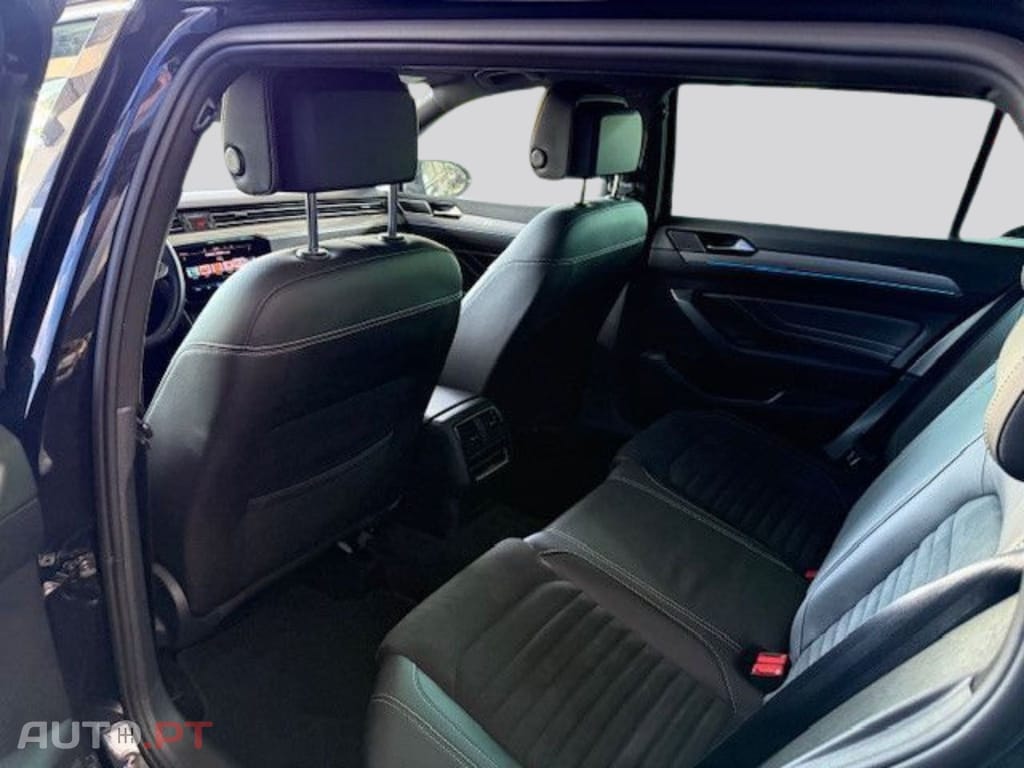 Volkswagen Passat Variant I.V.A DEDUTIVEL GTE DSG R-Line Sport