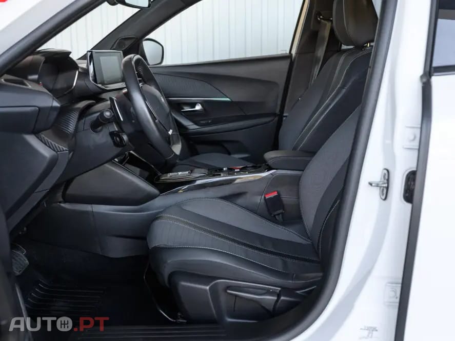 Peugeot 2008 1.2 PureTech Allure EAT8