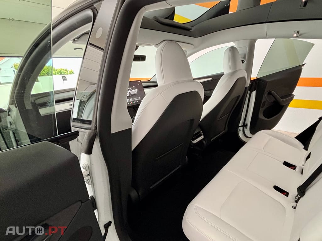 Tesla Model Y Standard RWD
