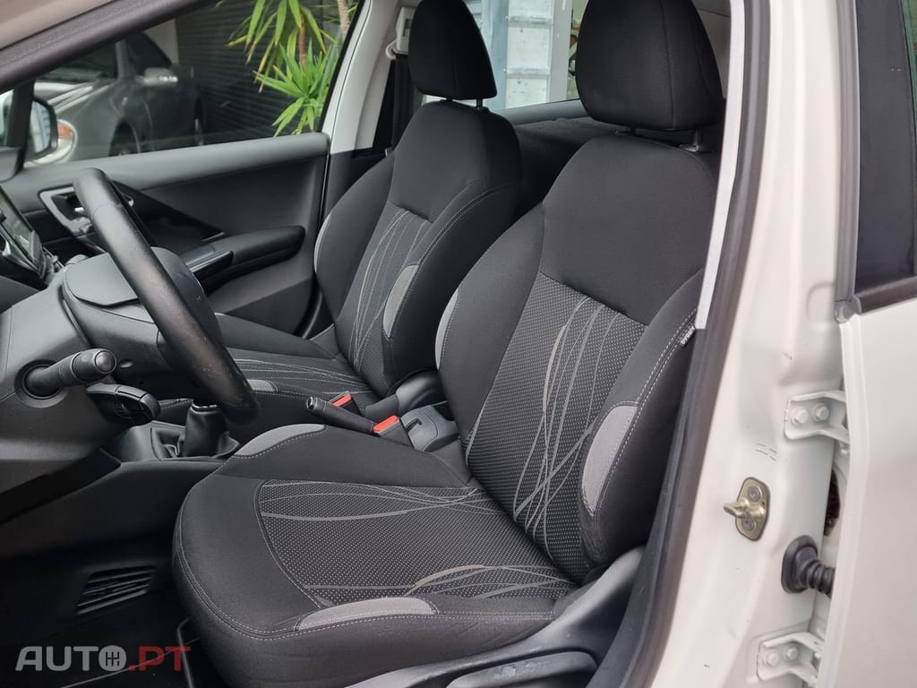 Peugeot 208 1.6 e-HDi Pack