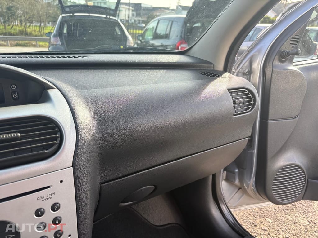 Opel Corsa 1.2 16V Enjoy