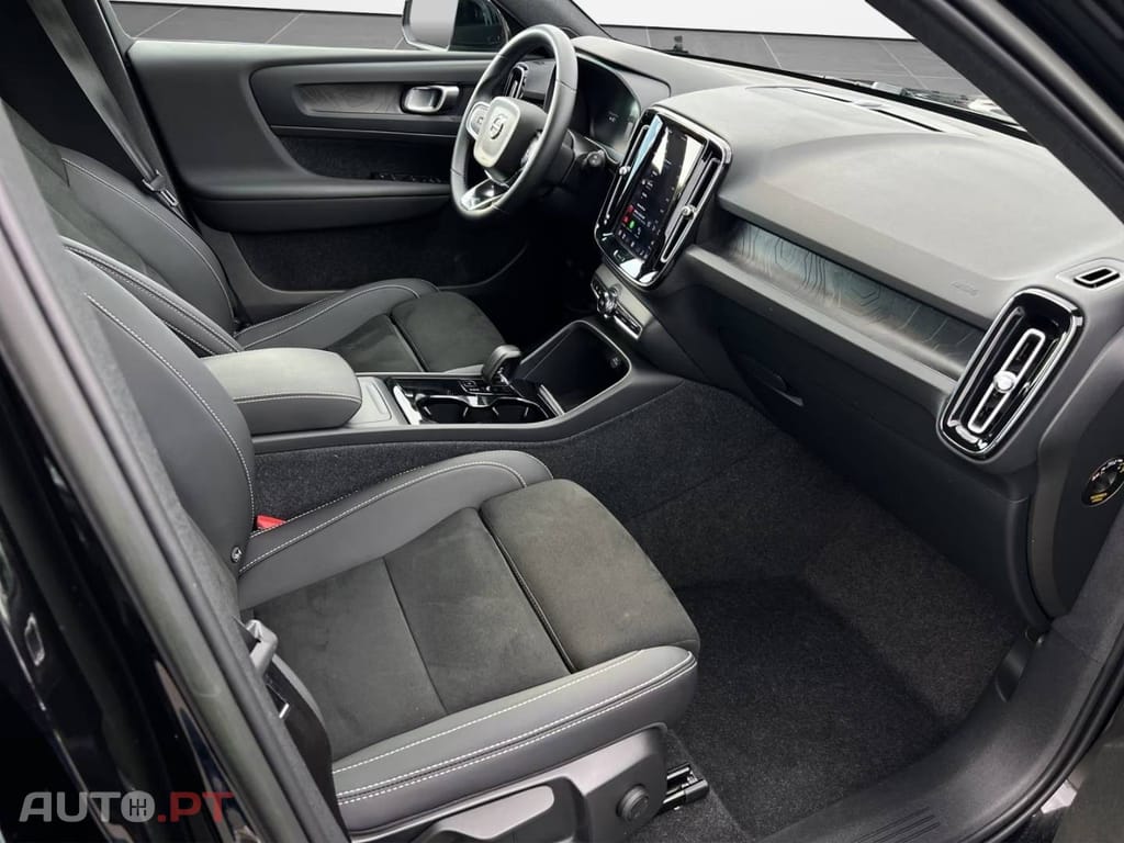 Volvo EX40 Core Recharge Pure AWD