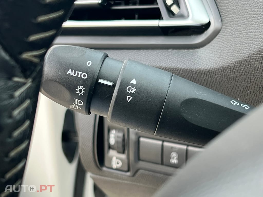 Peugeot 308 1.5 BlueHDi Business Line