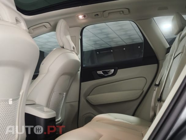 Volvo XC60 2.0 T8 PHEV Momentum Plus AWD