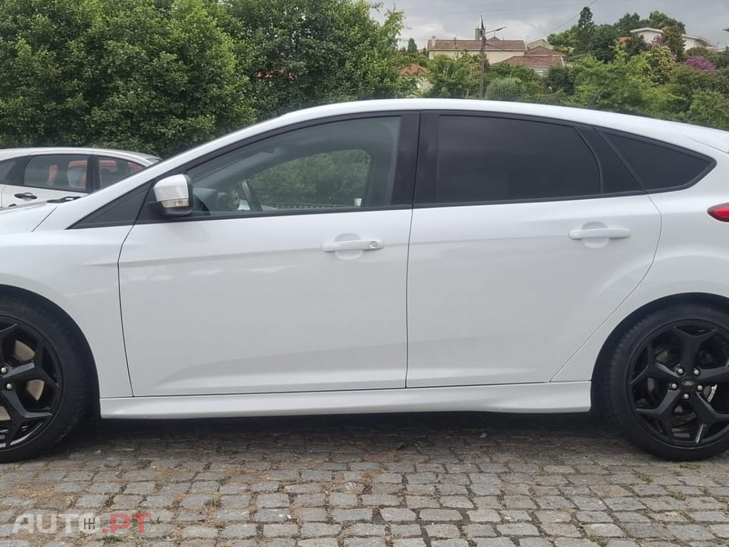 Ford Focus 2.0 EcoBoost ST c/ Pack Pele Desportiva