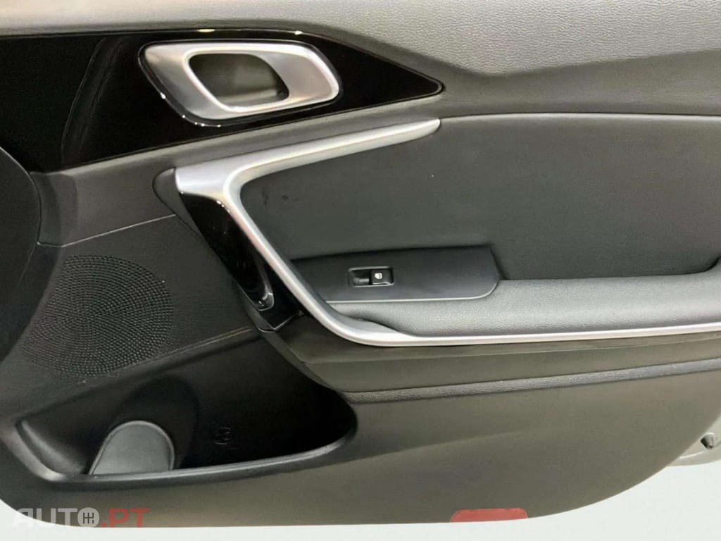 Kia Xceed 1.4 T-GDI Tech + SRF 7DCT