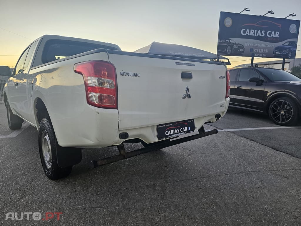 Mitsubishi L200 2.4 DI-D CD Invite 4WD