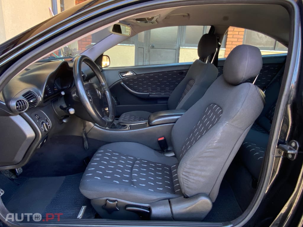 Mercedes-Benz C 220 CDI COUPE